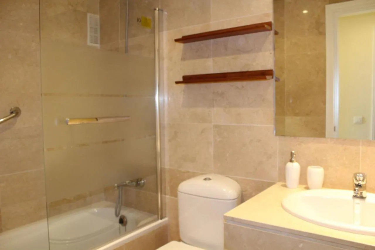 2105-Apt 2 Bedrooms, On The Beach, Port View, Pool Manilva Daire